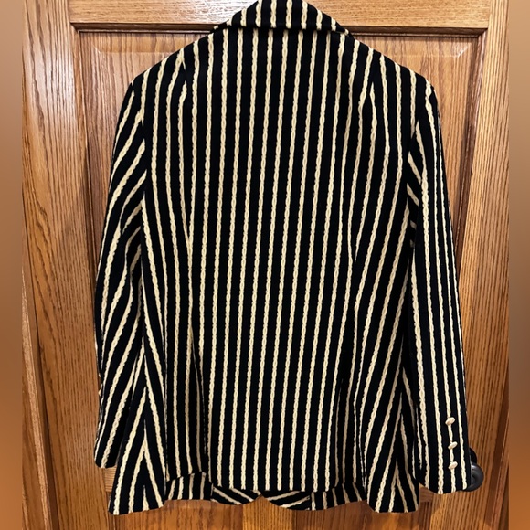 Vintage Textured Women’s Single Breasted Butterfly Notch Collar Jacket - Picture 5 of 14